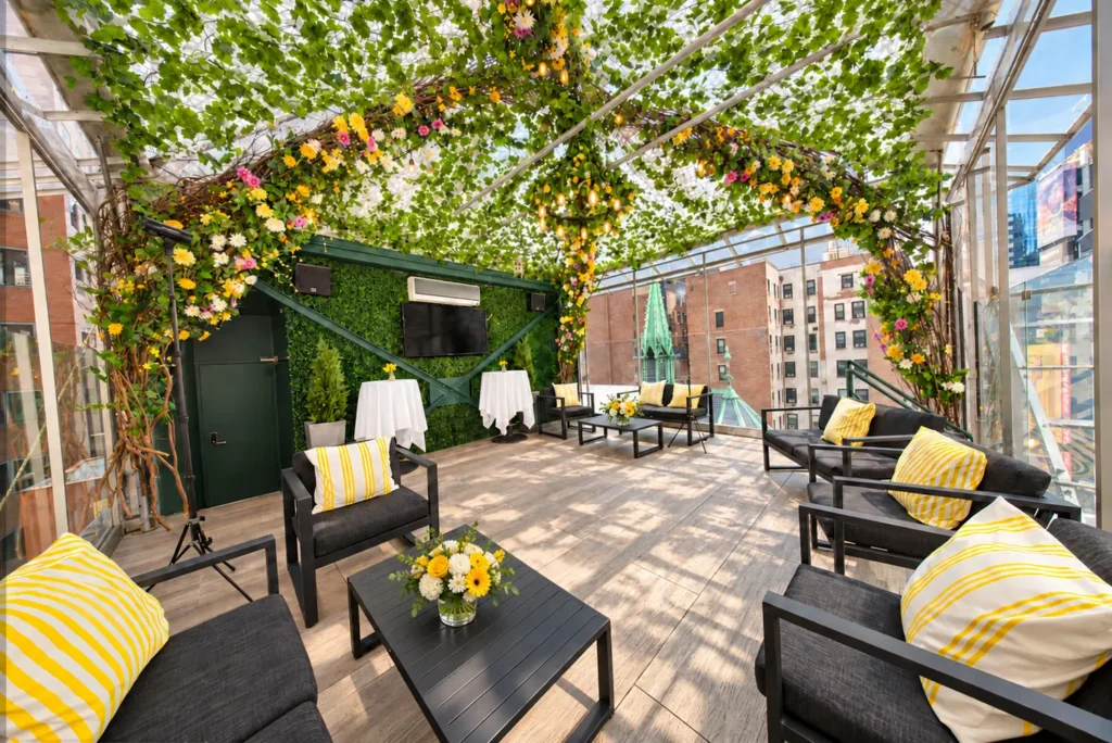 lolas-rooftop-private-room copy